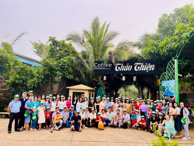 Công đoàn cơ sở Trường THCS Chu Văn An, thành phố Thủ Dầu Một, tỉnh Bình Dương tổ chức cho đoàn viên công đoàn tham quan tour du lịch núi Tà Cú – biển Mũi Né, Bình Thuận