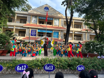 Trường THCS Chu Văn An, thành phố Thủ Dầu Một, tỉnh Bình Dương tổ chức vui Tết Trung thu cho học sinh năm học 2023–2024