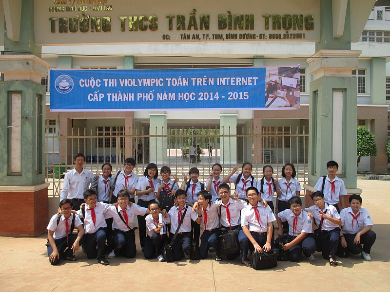 Học sinh khối 8 thi tại hội đồng thi trường THCS Trần Bình Trọng