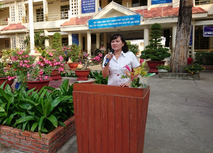 Bà Nguyễn Hồng Sáng – Giám đốc Sở GDĐT phát biểu tại buổi khai mạc kỳ thi