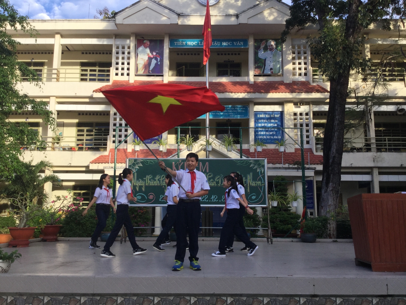 Sinh hoạt kỷ niệm ngày Thành lập Quân đội nhân Việt Nam 22/12.