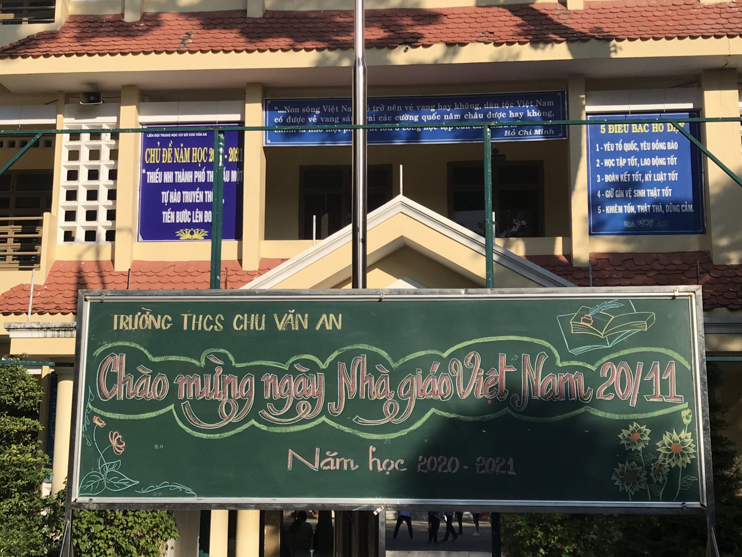 Chào mừng Ngày Nhà giáo Việt Nam - Năm học 2020 - 2021