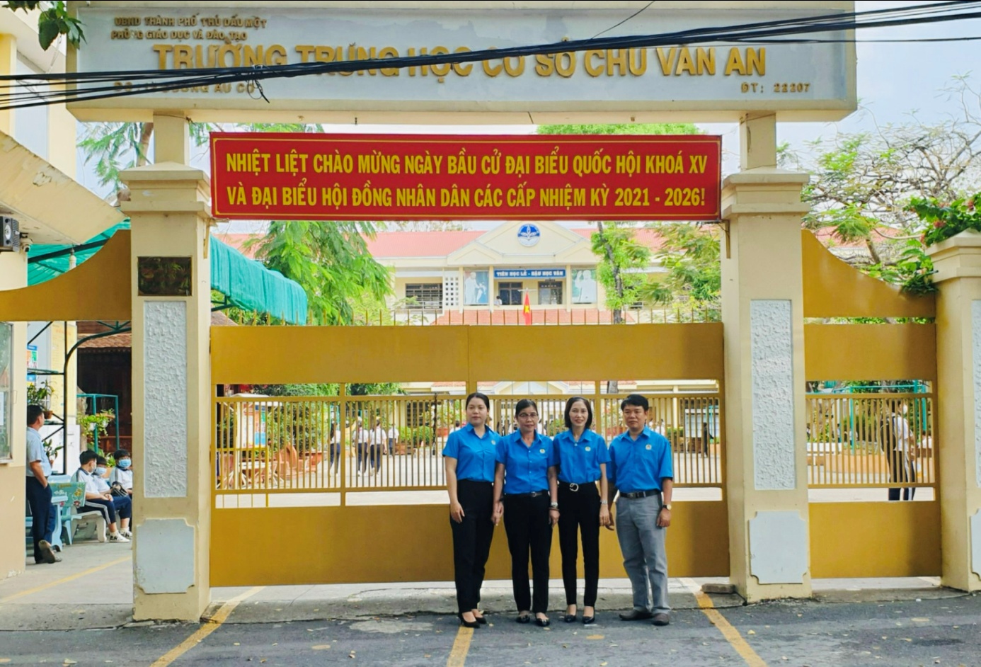 Công đoàn cơ sở Trường THCS Chu Văn An hưởng ứng phong trào mặc áo xanh Công đoàn vào ngày thứ 3 đầu tháng