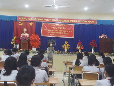 Học sinh Trường THCS Chu Văn An, thành phố Thủ Dầu Một, tỉnh Bình Dương tham gia tuyên truyền “Phòng, chống bạo lực học đường và xâm hại trẻ em trong thời đại công nghệ 4.0” năm 2022