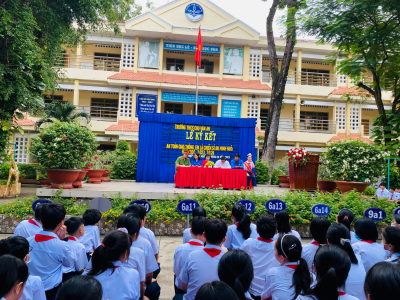 Trường THCS Chu Văn An, thành phố Thủ Dầu Một, tỉnh Bình Dương tổ chức “Lễ Kí kết An toàn giao thông”, “Em là Chiến sĩ an ninh nhỏ” và tập huấn, tuyên truyền “Phòng cháy chữa cháy và Cứu nạn cứu hộ” cho học sinh