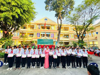 Khen thưởng học sinh xuất sắc ở các môn Stem và Kĩ năng sống trong học kì 1 năm học 2024 – 2025