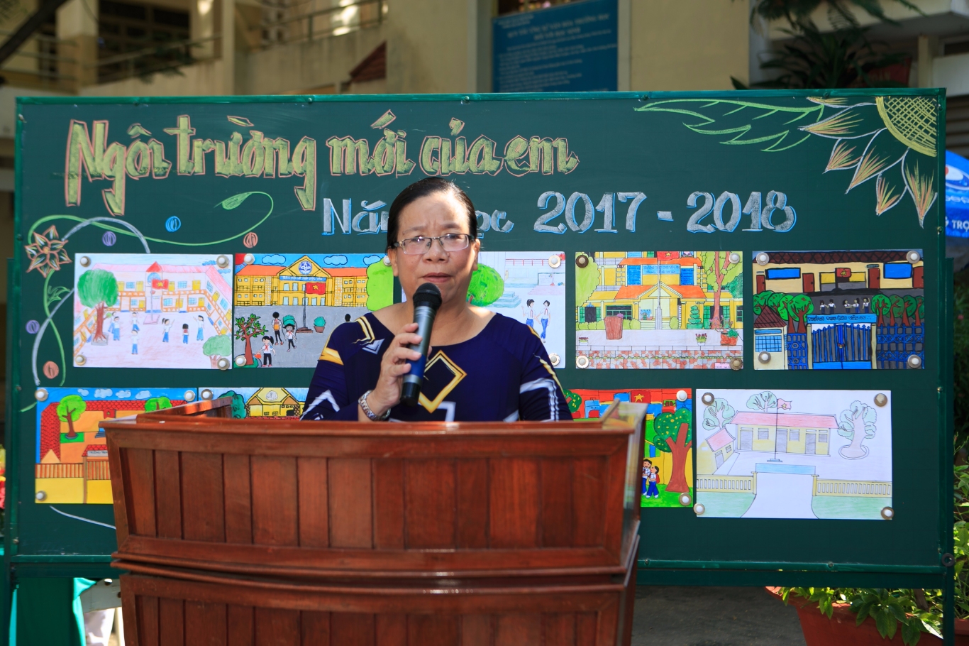 Cô Đỗ Thị Như Hoa - Hiệu trưởng nhà trường - Phát động tháng an toàn gia thông NH 2017 - 2018