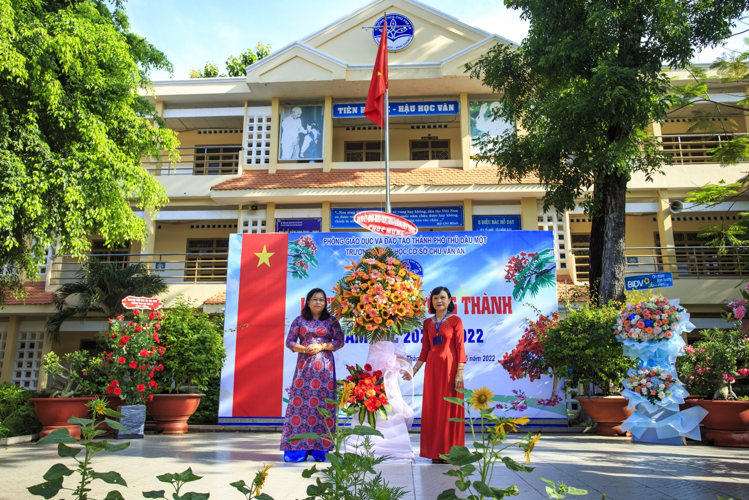Lễ Tri ân và Trưởng thành của học sinh khối 9 năm học 2021 – 2022 Trường THCS Chu Văn An, thành phố Thủ Dầu Một, tỉnh Bình Dương