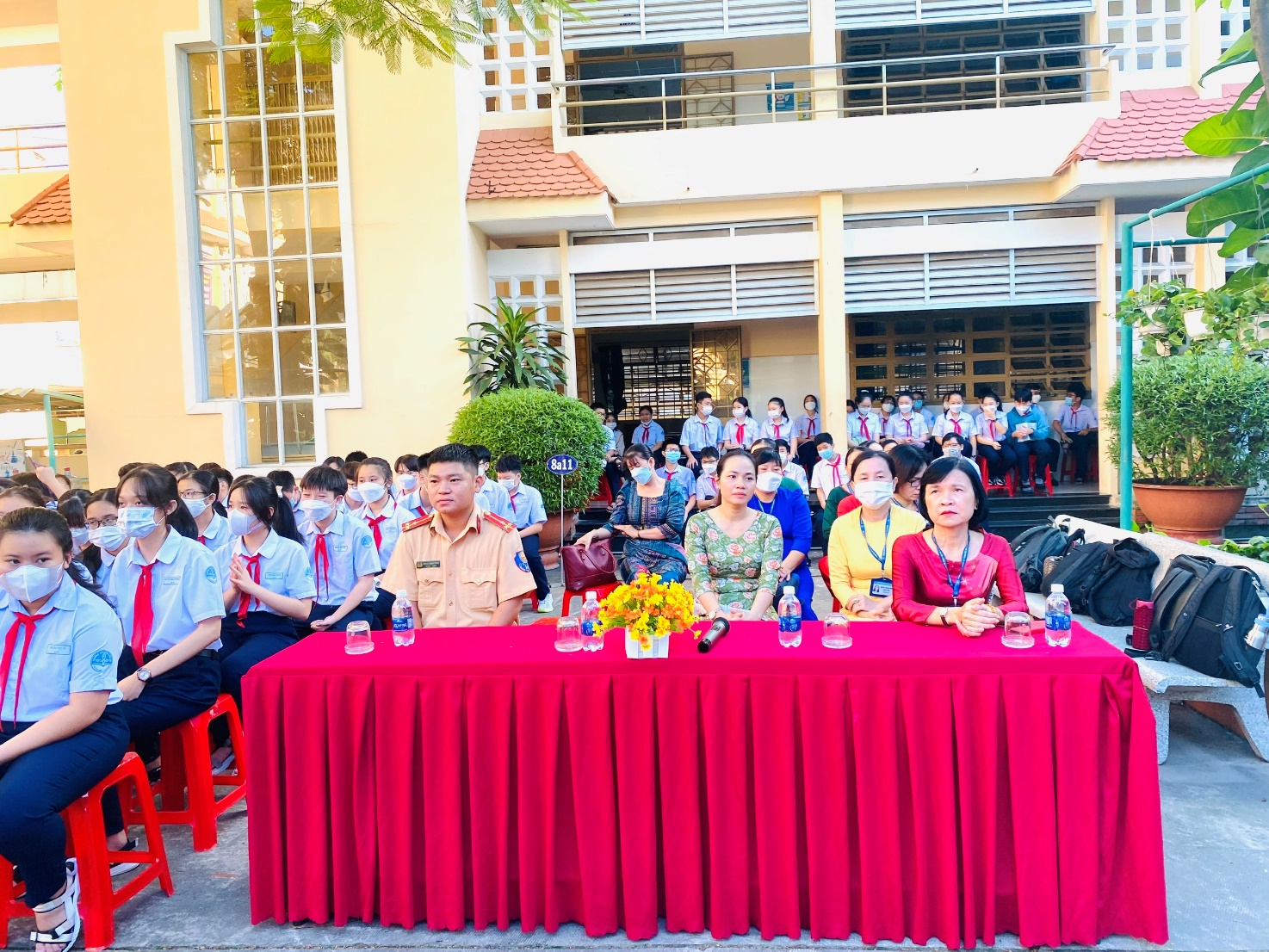 Trường THCS Chu Văn An, thành phố Thủ Dầu Một, tỉnh Bình Dương tổ chức Tuyên truyền Luật Giao thông đường bộ và Luật Biển đảo Việt Nam